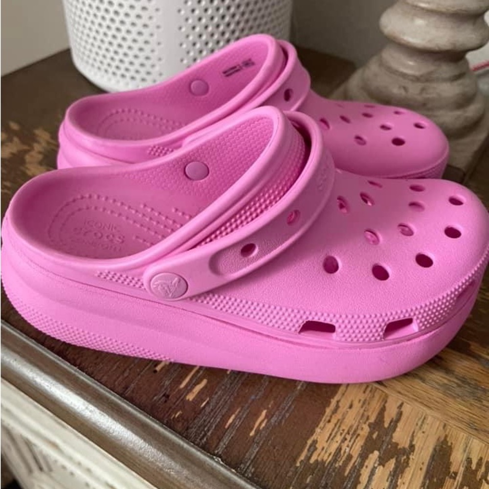 Brand new platform pink crocs, youth size 3